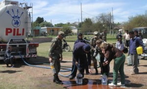 Militares distribuyeron agua potable en Paysandú.